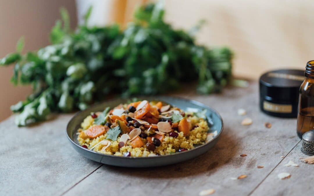 Tajine mit schwarzen Kichererbsen und Salzzitronen