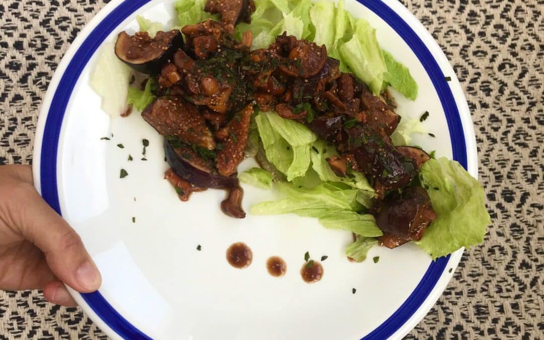 Salat mit sautierten Eierschwammerl und Feigen